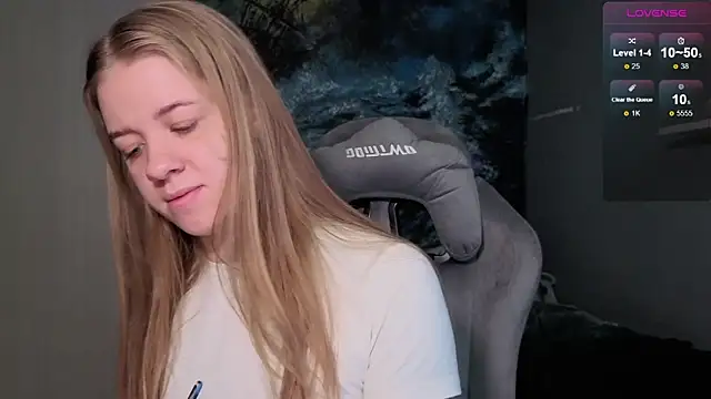 Snapshot of candy_maggie chatting on 12-14-25, 09:25 candy maggie online show from 12-14-25, 09:25