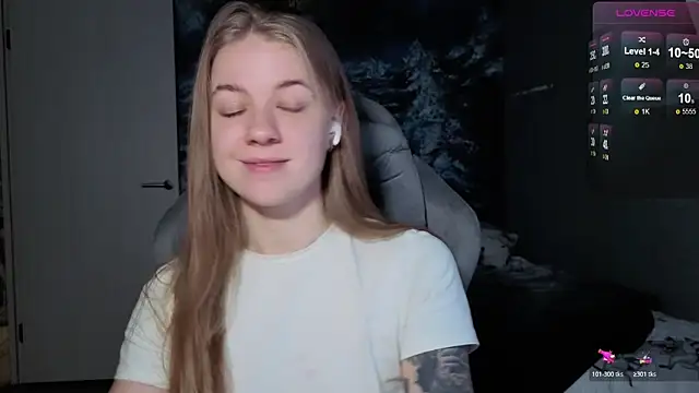 Snapshot of candy_maggie chatting on 12-16-25, 05:29 candy maggie online show from 12-16-25, 05:29