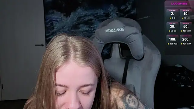 Snapshot of candy_maggie chatting on 12-18-25, 05:19 candy maggie online show from 12-18-25, 05:19