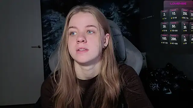 Snapshot of candy_maggie chatting on 12-19-25, 07:37 candy maggie online show from 12-19-25, 07:37