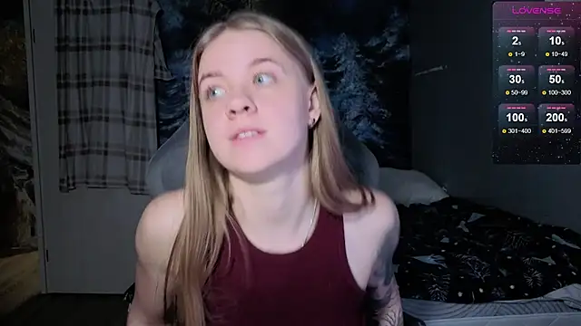 Snapshot of candy_maggie chatting on 12-19-25, 07:43 candy maggie online show from 12-19-25, 07:43