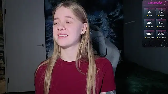 Snapshot of candy_maggie chatting on 12-20-25, 08:05 candy maggie online show from 12-20-25, 08:05