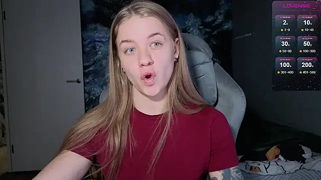 Snapshot of candy_maggie chatting on 12-21-25, 06:15 candy maggie online show from 12-21-25, 06:15