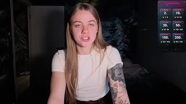 Snapshot of candy_maggie chatting on 01-14-26, 06:30 candy maggie online show from 01-14-26, 06:30