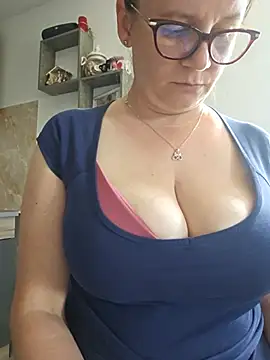 Snapshot of KristenVega chatting on 05-29-26, 11:30 KristenVega online show from 05-29-26, 11:30