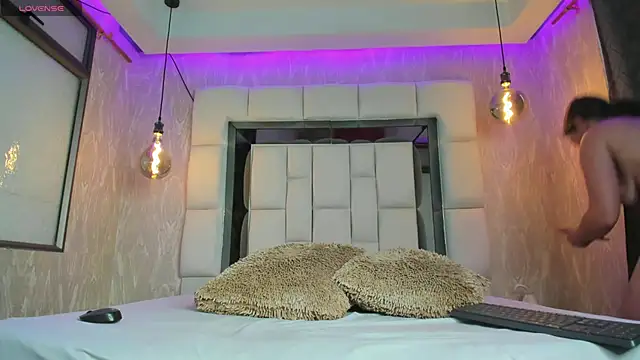 Snapshot of summer_lee_ chatting on 03-01-25, 06:32 summer lee online show from 03-01-25, 06:32