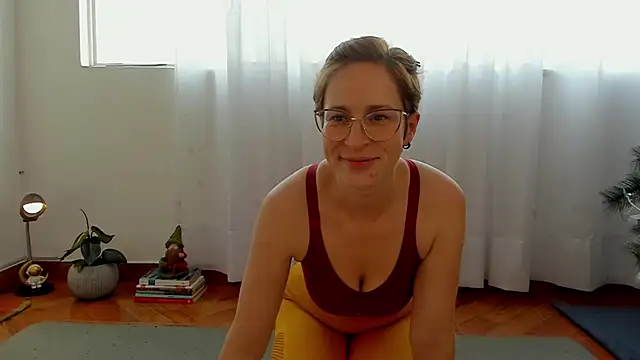 Snapshot of cuddlingbunny chatting on 12-09-24, 08:44 cuddlingbunny online show from 12-09-24, 08:44