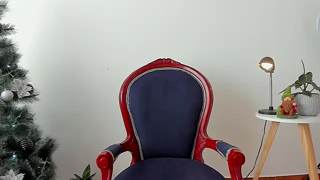 Snapshot of cuddlingbunny chatting on 12-10-24, 09:11 cuddlingbunny online show from 12-10-24, 09:11