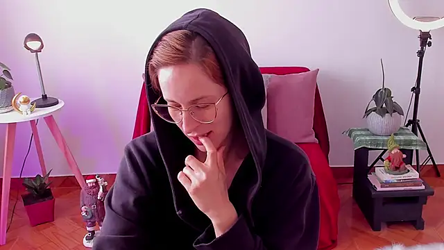 Snapshot of cuddlingbunny chatting on 12-24-24, 03:26 cuddlingbunny online show from 12-24-24, 03:26