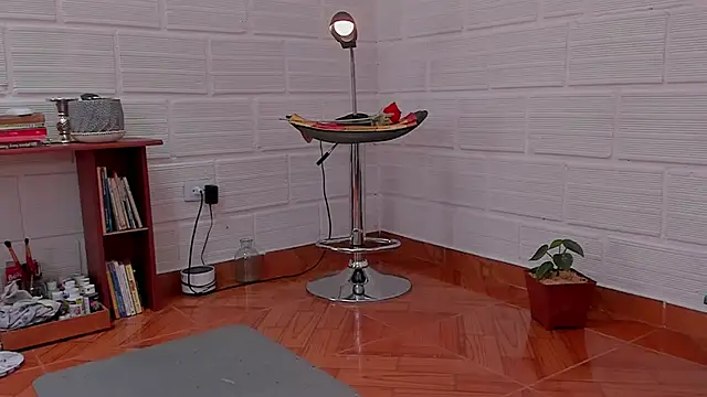 Snapshot of cuddlingbunny chatting on 01-18-25, 07:04 cuddlingbunny online show from 01-18-25, 07:04