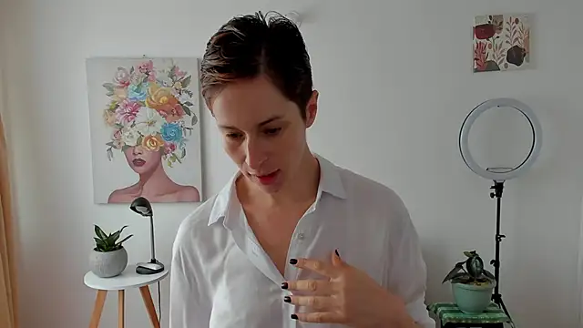 Snapshot of cuddlingbunny chatting on 02-16-25, 03:27 cuddlingbunny online show from 02-16-25, 03:27