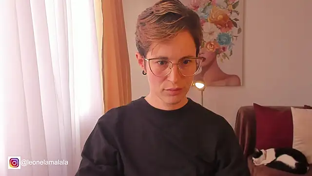 Snapshot of cuddlingbunny chatting on 03-10-25, 10:55 cuddlingbunny online show from 03-10-25, 10:55