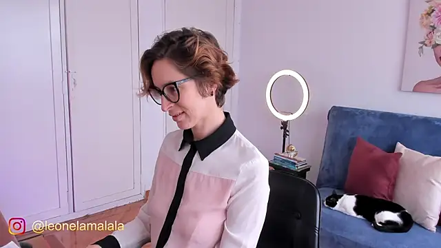 Snapshot of cuddlingbunny chatting on 11-04-25, 04:39 cuddlingbunny online show from 11-04-25, 04:39