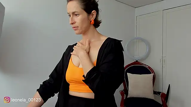 Snapshot of cuddlingbunny chatting on 12-21-25, 06:15 cuddlingbunny online show from 12-21-25, 06:15