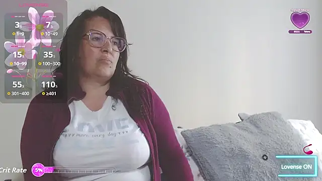 Snapshot of honeyhot_paty chatting on 09-13-25, 07:13 honeyhot paty online show from 09-13-25, 07:13