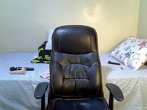 Snapshot of QueenJelly_Sexy chatting on 02-25-26, 03:16 QueenJelly Sexy online show from 02-25-26, 03:16