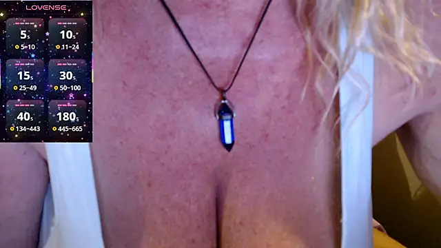 Snapshot of JennaDeluxe chatting on 10-02-25, 04:36 JennaDeluxe online show from 10-02-25, 04:36