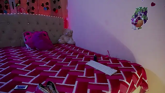 ashlei  online show from 12-08-24, 04:07