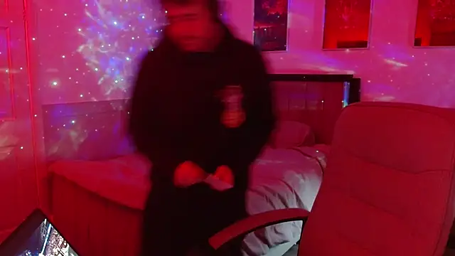 Snapshot of maxy49 chatting on 11-23-25, 05:35 maxy49 online show from 11-23-25, 05:35