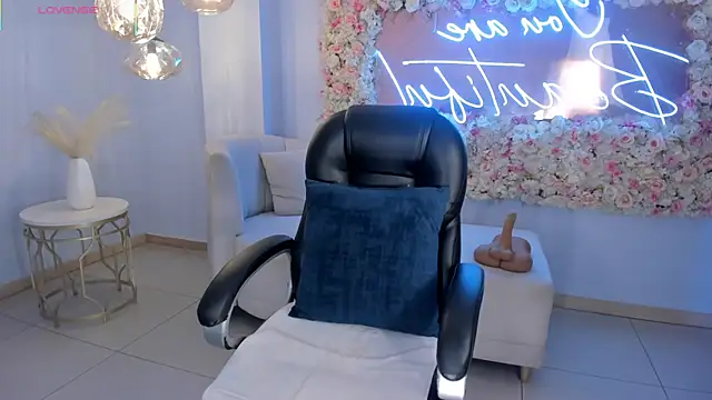 AlessaRomero online show from 10-08-25, 08:17