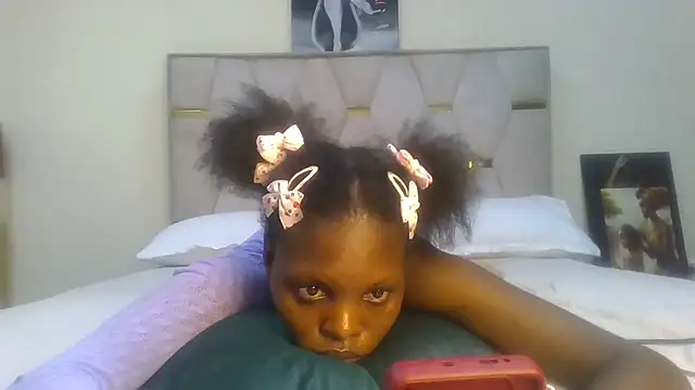 Snapshot of Fine_assie chatting on 02-07-25, 09:04 Fine assie online show from 02-07-25, 09:04