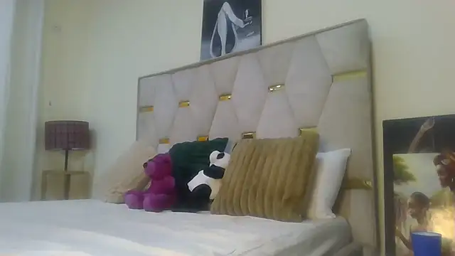 Snapshot of Fine_assie chatting on 02-10-25, 06:20 Fine assie online show from 02-10-25, 06:20