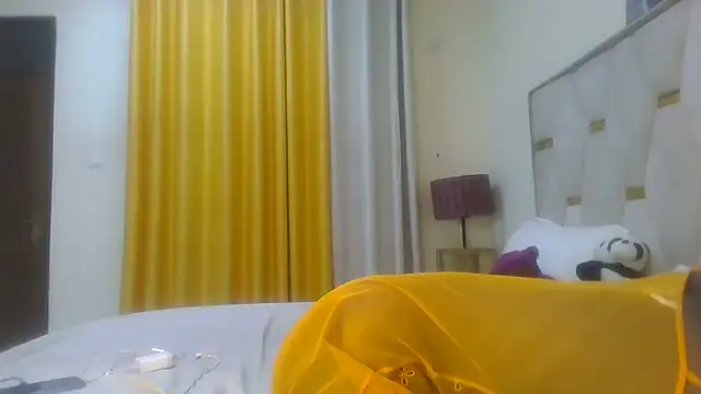 Snapshot of Fine_assie chatting on 02-17-25, 01:36 Fine assie online show from 02-17-25, 01:36