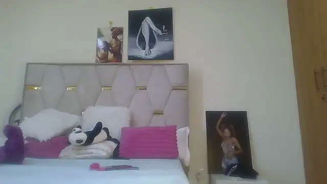 Snapshot of Fine_assie chatting on 03-19-25, 11:17 Fine assie online show from 03-19-25, 11:17