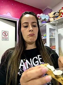 Snapshot of Rousse92 chatting on 10-22-25, 11:26 Rousse92 online show from 10-22-25, 11:26