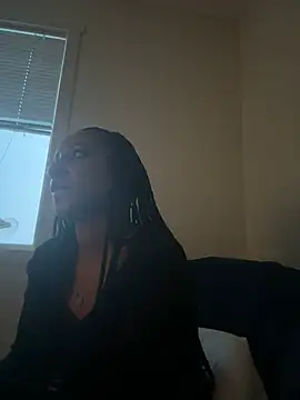 Snapshot of Your_Paris chatting on 02-08-25, 12:38 Your Paris online show from 02-08-25, 12:38