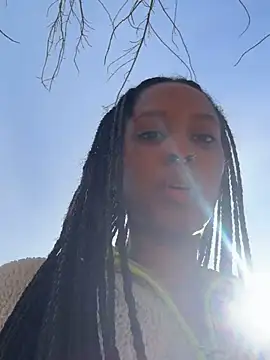 Snapshot of Your_Paris chatting on 03-01-25, 06:21 Your Paris online show from 03-01-25, 06:21