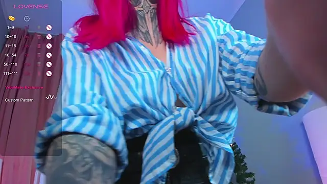 Snapshot of Roxy_____ chatting on 01-05-25, 02:38 Roxy online show from 01-05-25, 02:38