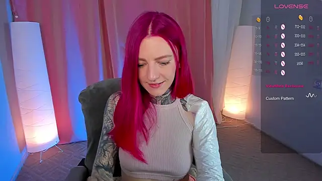 Snapshot of Roxy_____ chatting on 02-06-25, 06:35 Roxy online show from 02-06-25, 06:35