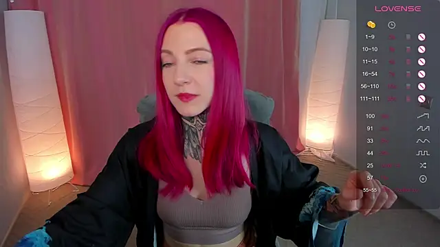 Snapshot of Roxy_____ chatting on 02-08-25, 08:32 Roxy online show from 02-08-25, 08:32