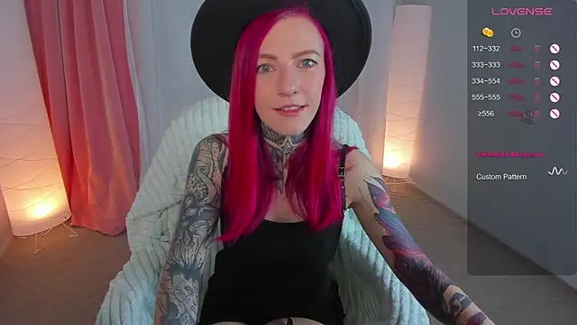 Snapshot of Roxy_____ chatting on 03-13-25, 08:32 Roxy online show from 03-13-25, 08:32