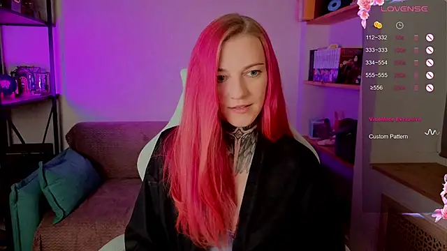 Snapshot of Roxy_____ chatting on 10-05-25, 08:29 Roxy online show from 10-05-25, 08:29