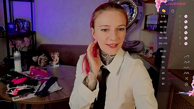 Snapshot of Roxy_____ chatting on 10-19-25, 09:15 Roxy online show from 10-19-25, 09:15