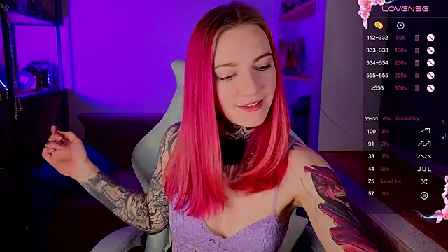 Snapshot of Roxy_____ chatting on 12-13-25, 08:47 Roxy online show from 12-13-25, 08:47