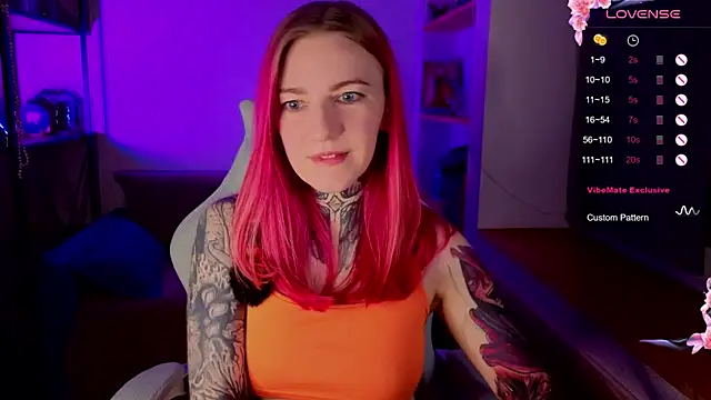 Snapshot of Roxy_____ chatting on 12-14-25, 08:57 Roxy online show from 12-14-25, 08:57