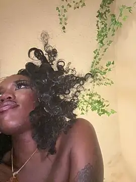 Snapshot of magicalc00ch chatting on 03-11-25, 02:43 magicalc00ch online show from 03-11-25, 02:43