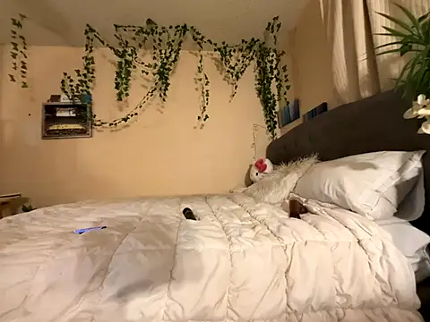 Snapshot of magicalc00ch chatting on 09-23-25, 02:36 magicalc00ch online show from 09-23-25, 02:36