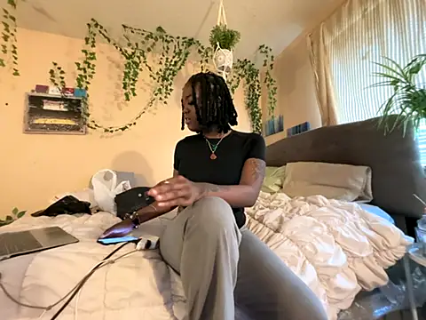 Snapshot of magicalc00ch chatting on 10-23-25, 10:08 magicalc00ch online show from 10-23-25, 10:08