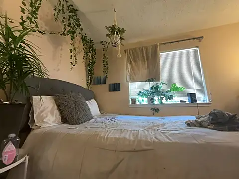 Snapshot of magicalc00ch chatting on 02-13-26, 08:16 magicalc00ch online show from 02-13-26, 08:16