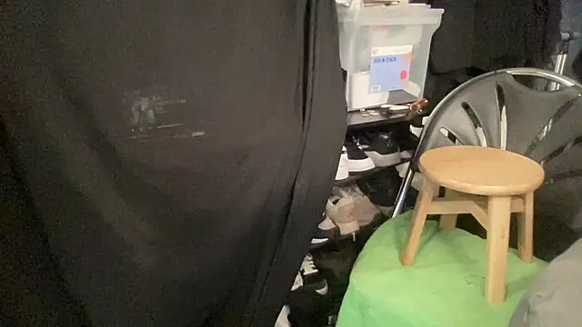 Snapshot of MoreFunSpun chatting on 12-06-24, 01:33 MoreFunSpun online show from 12-06-24, 01:33