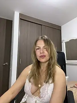 Snapshot of Leyna_liu chatting on 01-18-25, 02:47 Leyna liu online show from 01-18-25, 02:47