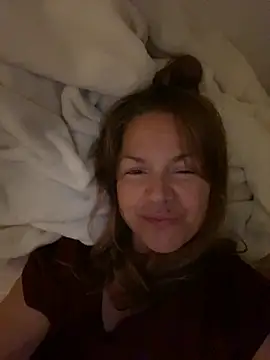 Snapshot of Leyna_liu chatting on 10-25-25, 07:16 Leyna liu online show from 10-25-25, 07:16