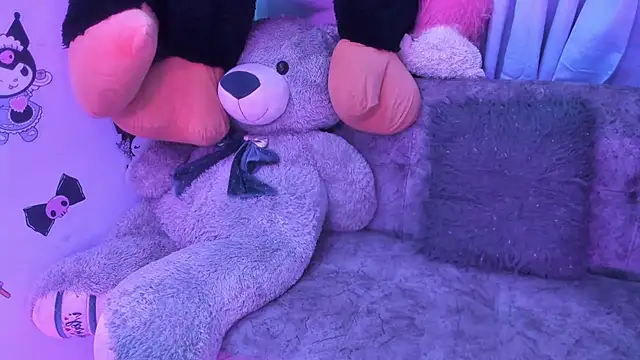 Snapshot of isaaclatino chatting on 11-13-25, 11:58 isaaclatino online show from 11-13-25, 11:58