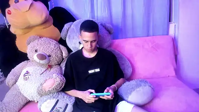 Snapshot of isaaclatino chatting on 01-14-26, 03:34 isaaclatino online show from 01-14-26, 03:34