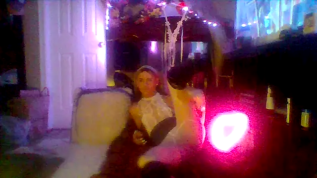 Snapshot of JessicaFitney chatting on 09-28-25, 04:29 JessicaFitney online show from 09-28-25, 04:29