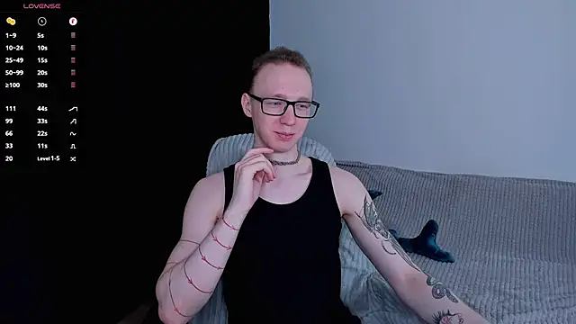 Snapshot of Alex_silents chatting on 06-27-26, 02:44 Alex silents online show from 06-27-26, 02:44